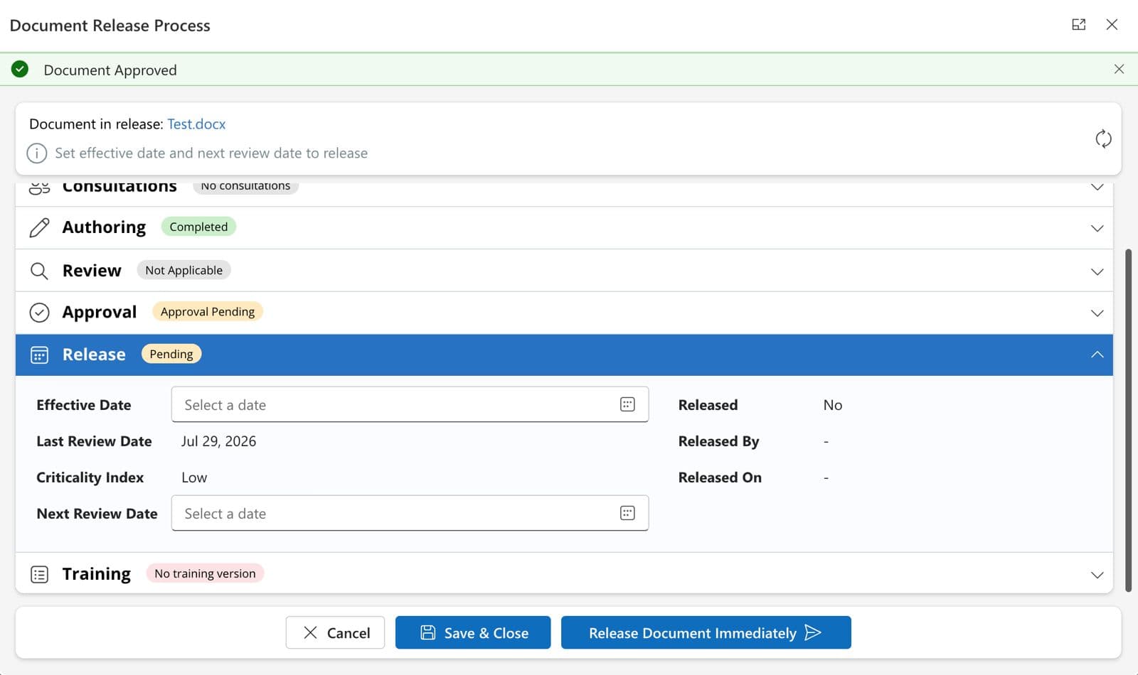 Der Abschnitt Release in der Phase Release Plan And Training, mit den Feldern Effective Date und Next Review Date und der Wahl zwischen Save & Close und Release Document Immediately.